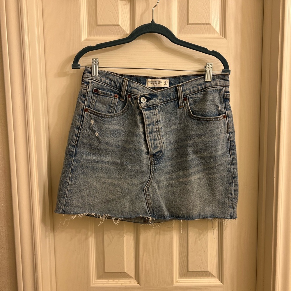 NWOT Abercrombie mini skirt